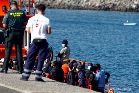 More than 500 migrants arrive on Spanish Canary Islands in 1 day. One boat carried 280 people